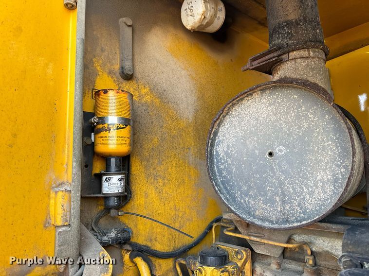 image for item EH6640 2003 John Deere 624H wheel loader