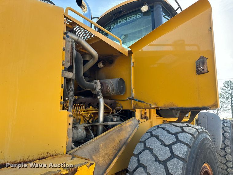 image for item EH6640 2003 John Deere 624H wheel loader