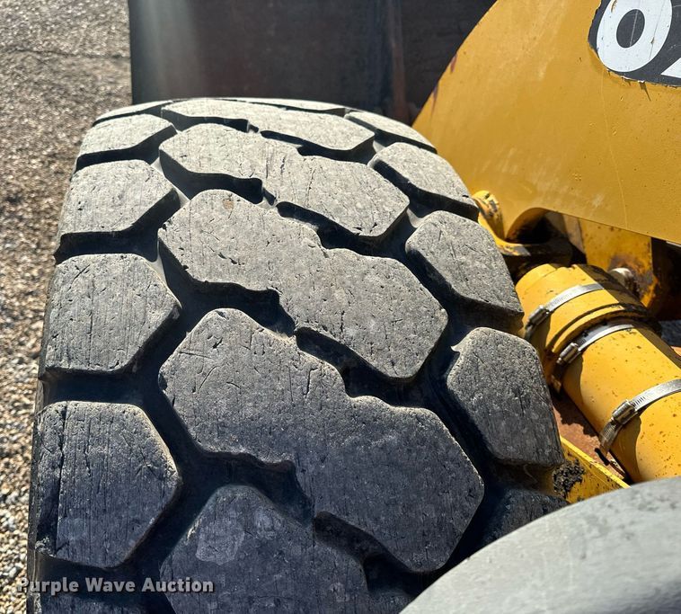 image for item EH6640 2003 John Deere 624H wheel loader