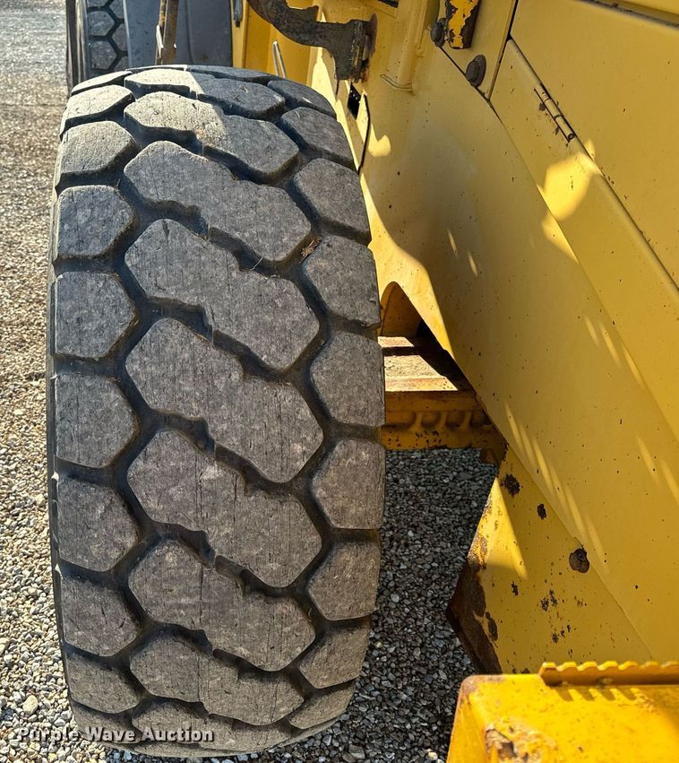 image for item EH6640 2003 John Deere 624H wheel loader