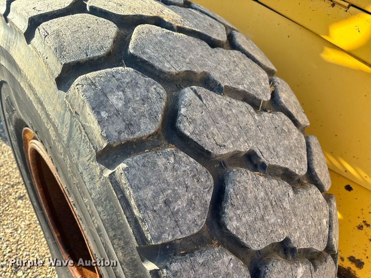 image for item EH6640 2003 John Deere 624H wheel loader