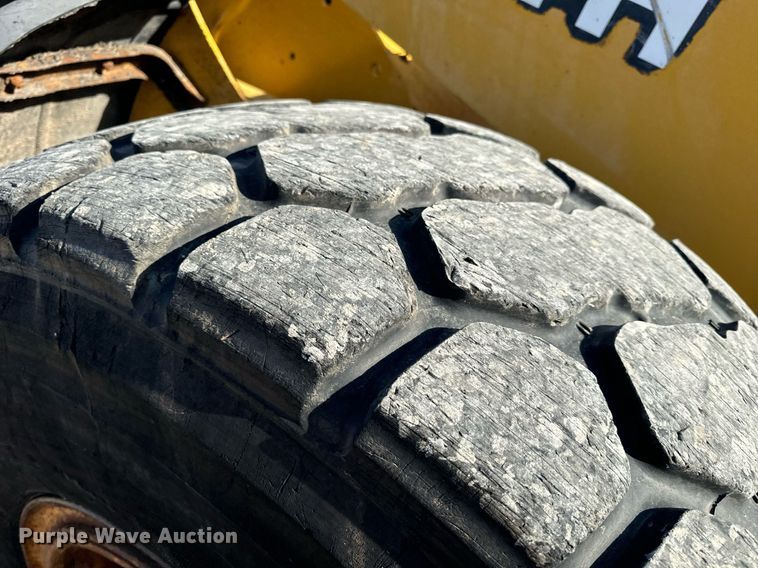 image for item EH6640 2003 John Deere 624H wheel loader