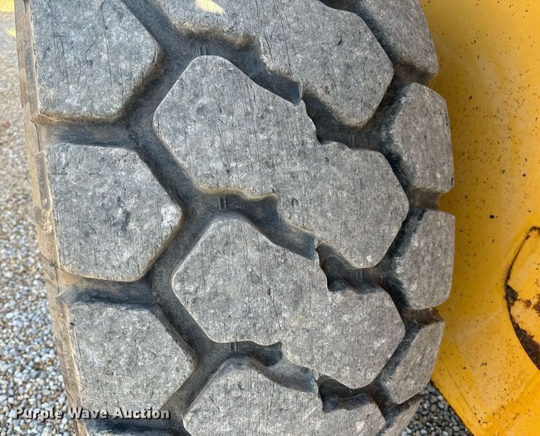 image for item EH6640 2003 John Deere 624H wheel loader