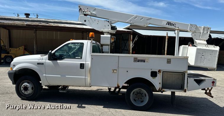 image for item EH6658 2002 Ford F450 Super Duty XL bucket truck