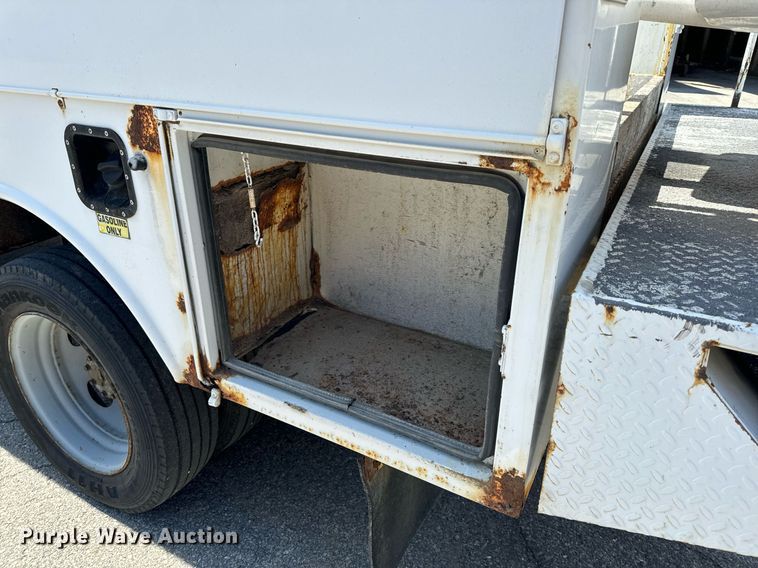 image for item EH6658 2002 Ford F450 Super Duty XL bucket truck