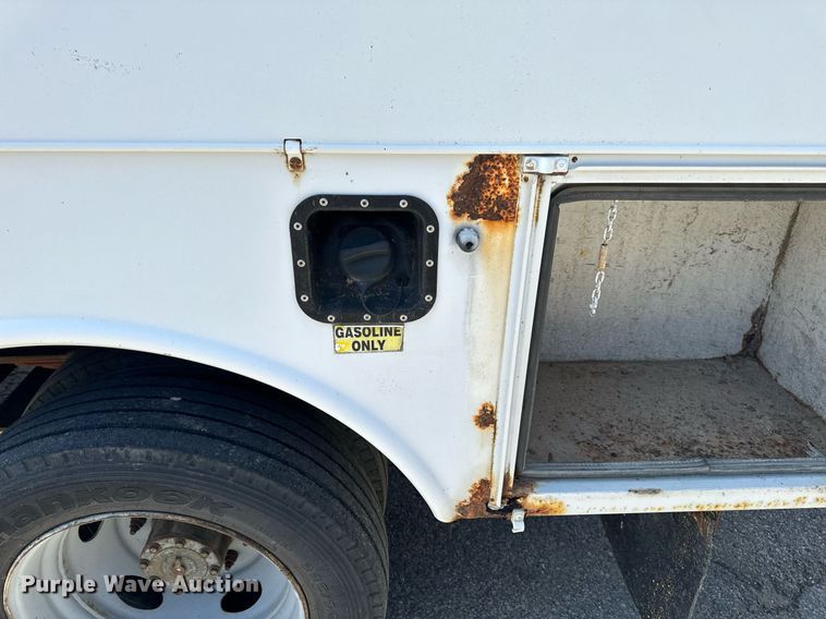 image for item EH6658 2002 Ford F450 Super Duty XL bucket truck