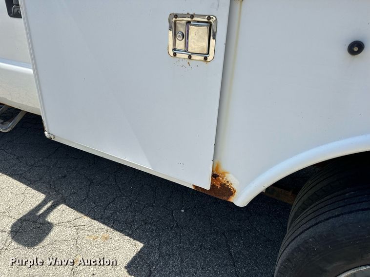 image for item EH6658 2002 Ford F450 Super Duty XL bucket truck