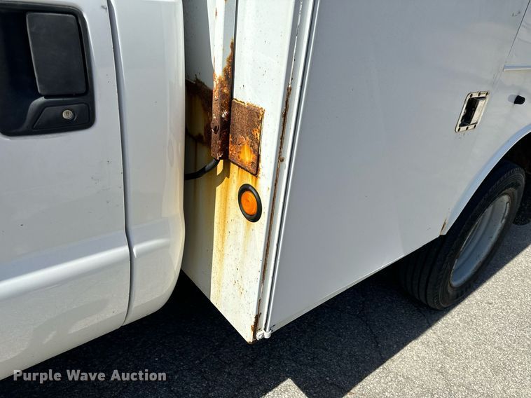 image for item EH6658 2002 Ford F450 Super Duty XL bucket truck