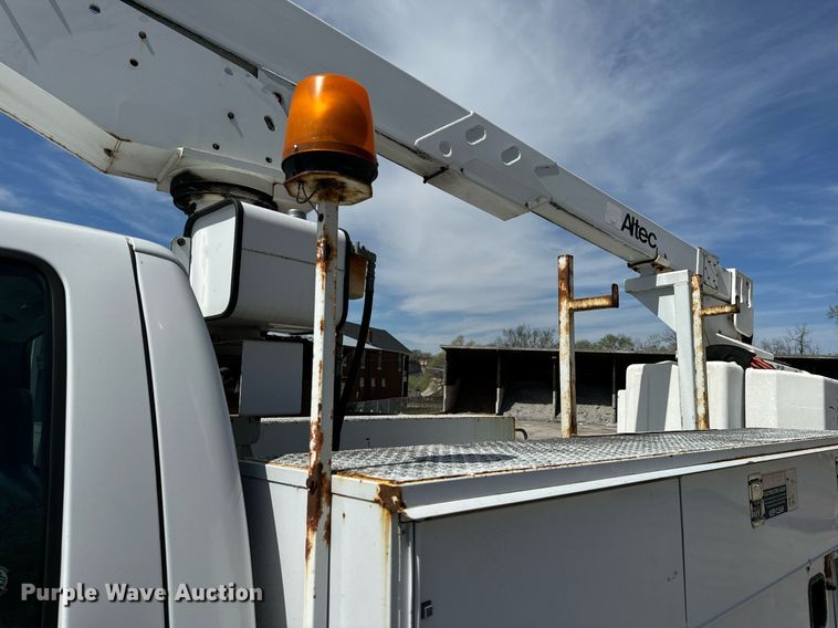 image for item EH6658 2002 Ford F450 Super Duty XL bucket truck