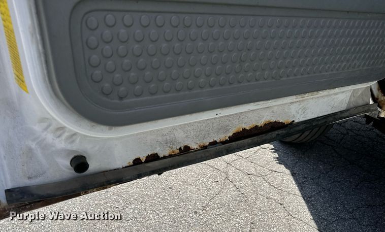 image for item EH6658 2002 Ford F450 Super Duty XL bucket truck