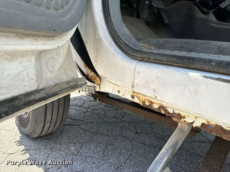 image for item EH6658 2002 Ford F450 Super Duty XL bucket truck