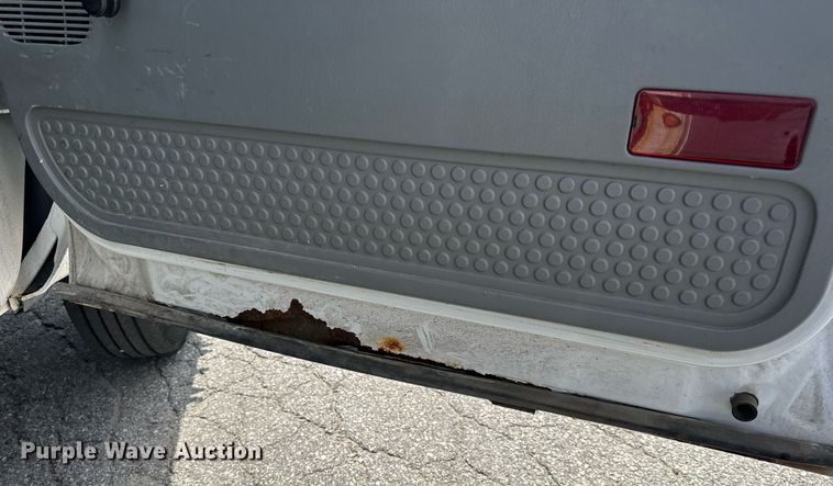 image for item EH6658 2002 Ford F450 Super Duty XL bucket truck