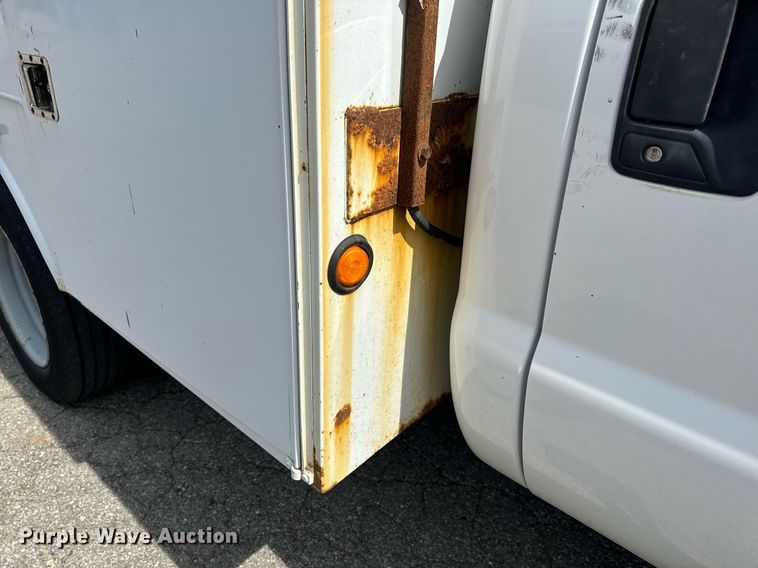 image for item EH6658 2002 Ford F450 Super Duty XL bucket truck