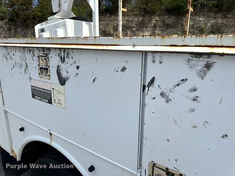 image for item EH6658 2002 Ford F450 Super Duty XL bucket truck