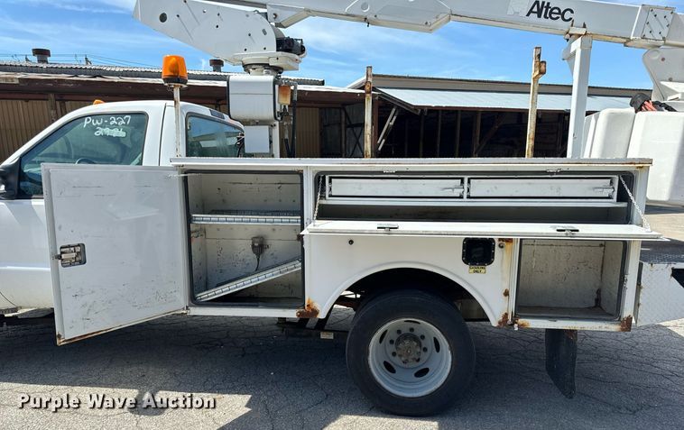 image for item EH6658 2002 Ford F450 Super Duty XL bucket truck