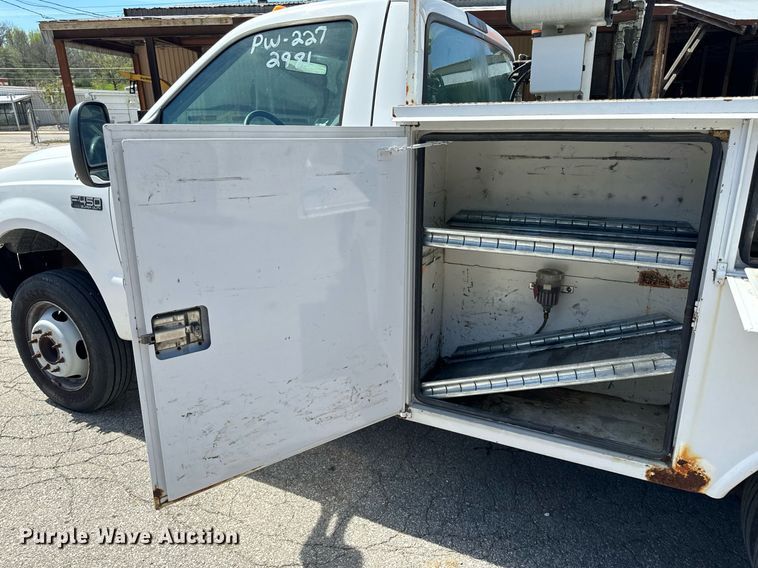 image for item EH6658 2002 Ford F450 Super Duty XL bucket truck