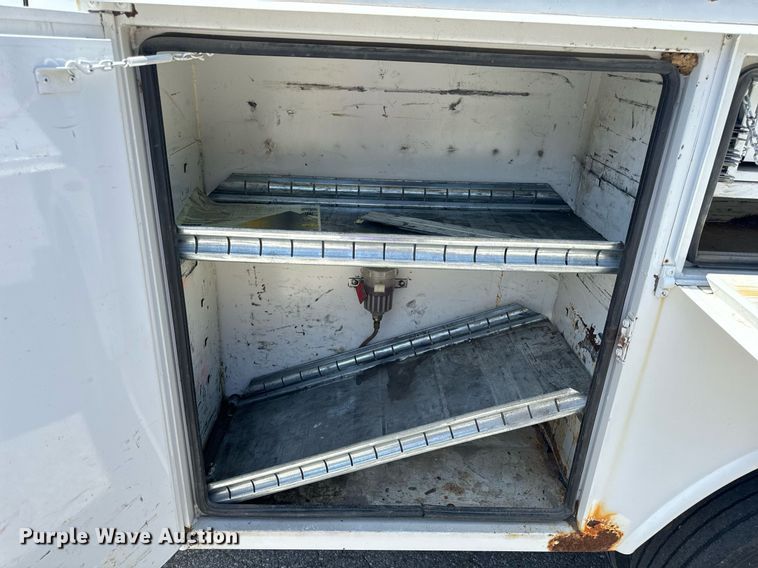 image for item EH6658 2002 Ford F450 Super Duty XL bucket truck