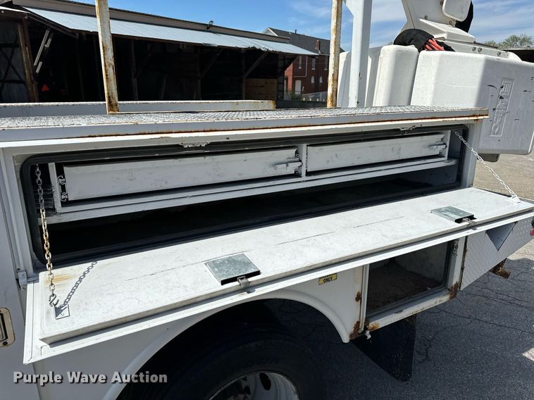 image for item EH6658 2002 Ford F450 Super Duty XL bucket truck