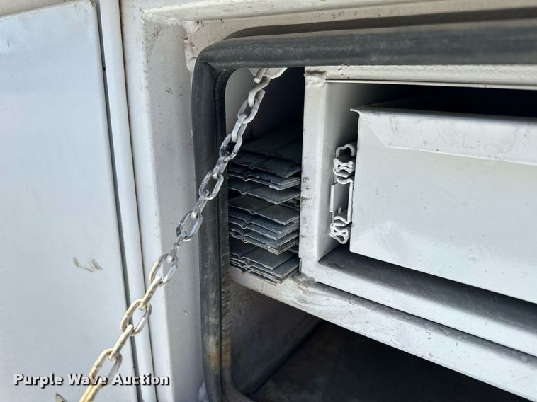 image for item EH6658 2002 Ford F450 Super Duty XL bucket truck