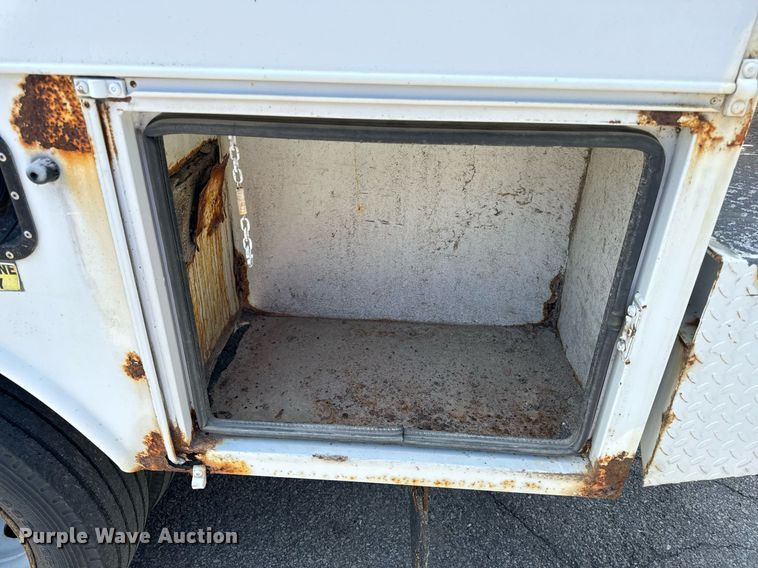 image for item EH6658 2002 Ford F450 Super Duty XL bucket truck