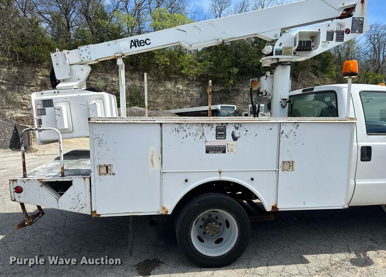 image for item EH6658 2002 Ford F450 Super Duty XL bucket truck