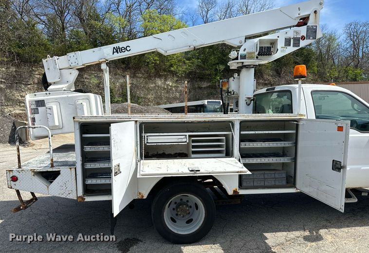 image for item EH6658 2002 Ford F450 Super Duty XL bucket truck