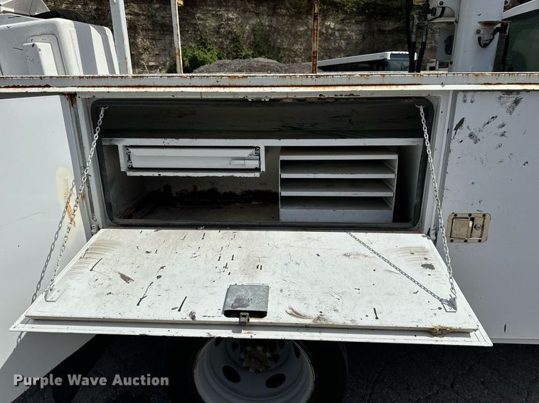 image for item EH6658 2002 Ford F450 Super Duty XL bucket truck