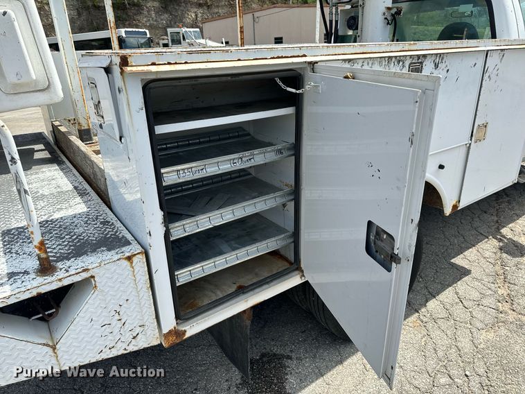 image for item EH6658 2002 Ford F450 Super Duty XL bucket truck