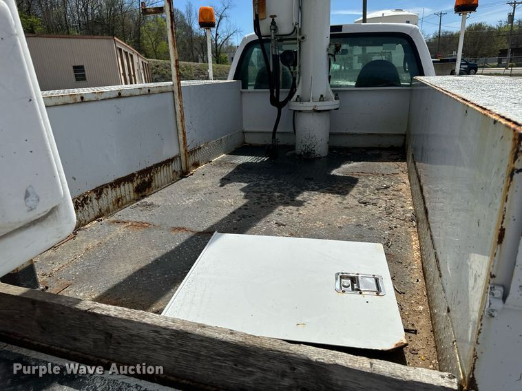 image for item EH6658 2002 Ford F450 Super Duty XL bucket truck