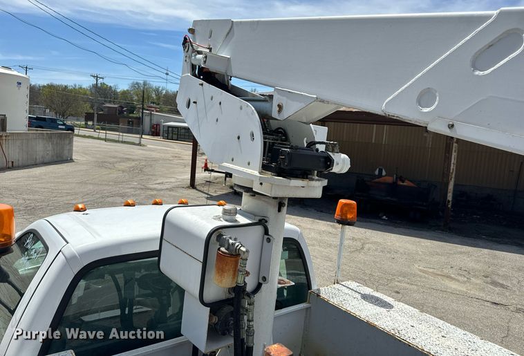 image for item EH6658 2002 Ford F450 Super Duty XL bucket truck
