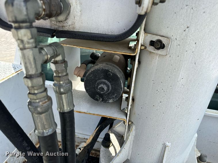 image for item EH6658 2002 Ford F450 Super Duty XL bucket truck