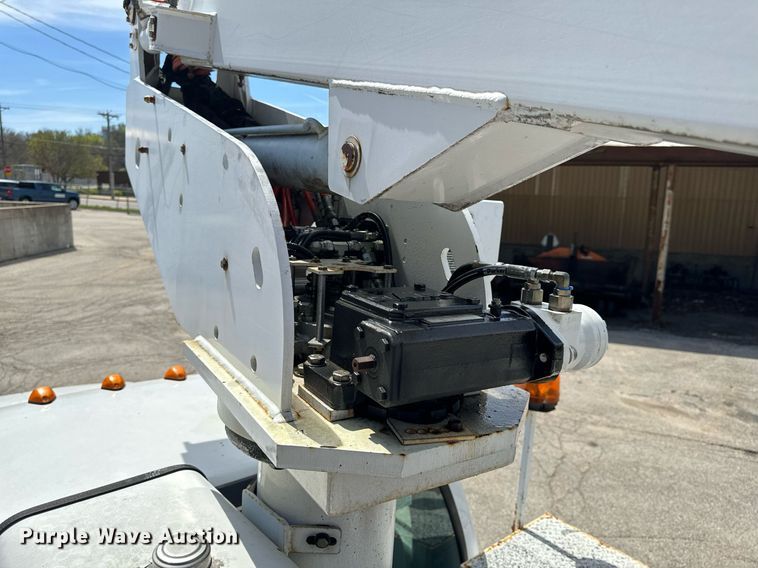 image for item EH6658 2002 Ford F450 Super Duty XL bucket truck