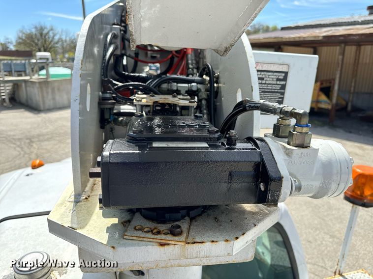 image for item EH6658 2002 Ford F450 Super Duty XL bucket truck