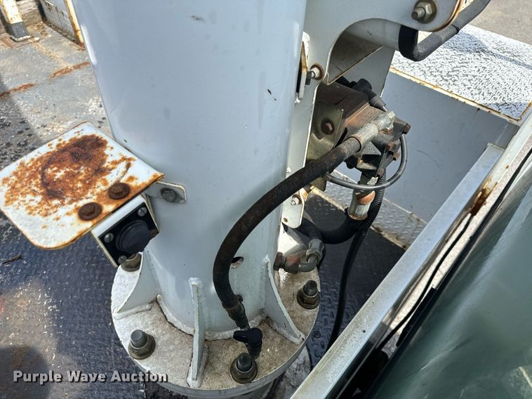 image for item EH6658 2002 Ford F450 Super Duty XL bucket truck