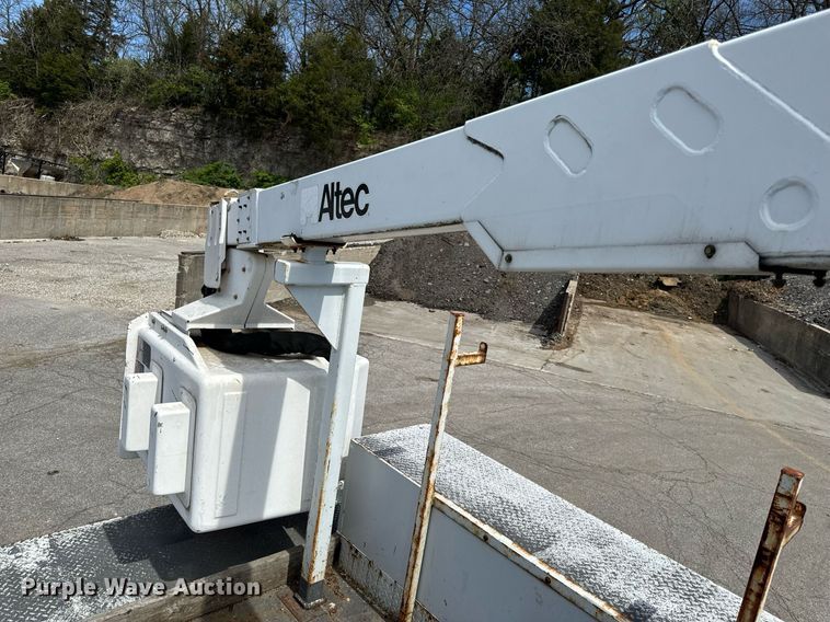 image for item EH6658 2002 Ford F450 Super Duty XL bucket truck