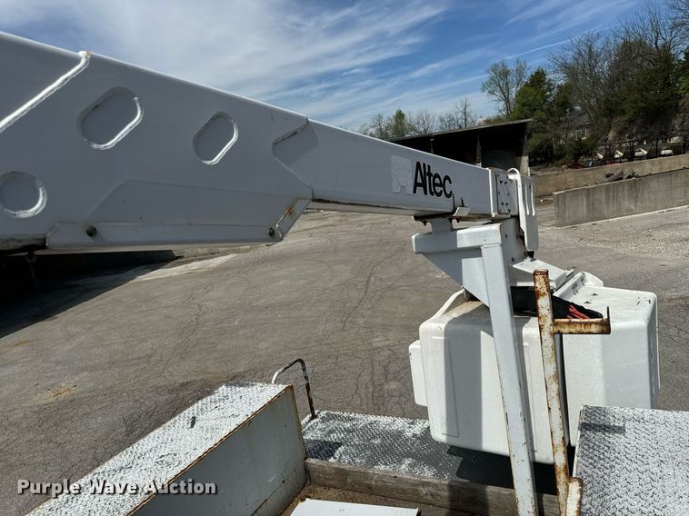 image for item EH6658 2002 Ford F450 Super Duty XL bucket truck