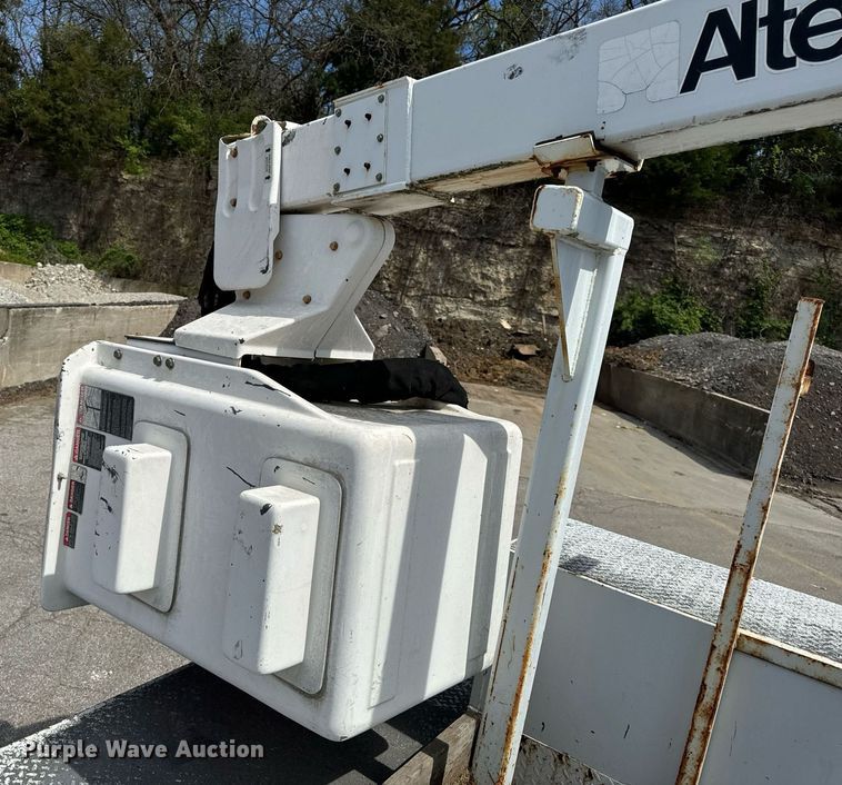 image for item EH6658 2002 Ford F450 Super Duty XL bucket truck