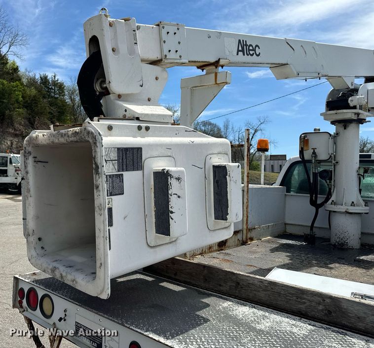 image for item EH6658 2002 Ford F450 Super Duty XL bucket truck