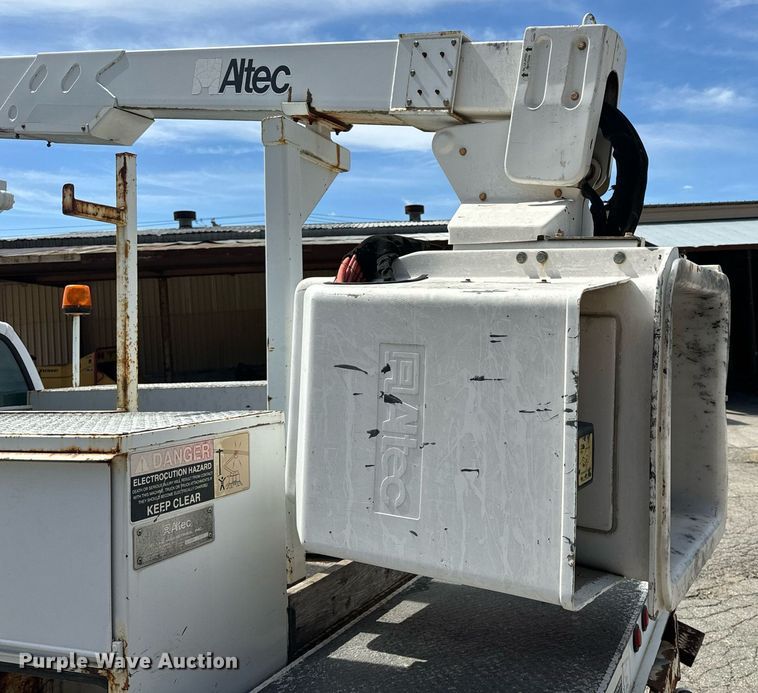 image for item EH6658 2002 Ford F450 Super Duty XL bucket truck