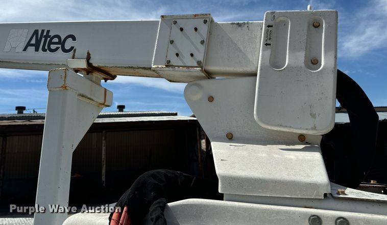 image for item EH6658 2002 Ford F450 Super Duty XL bucket truck