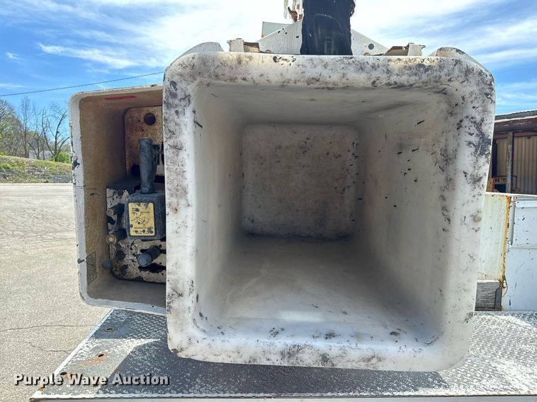 image for item EH6658 2002 Ford F450 Super Duty XL bucket truck