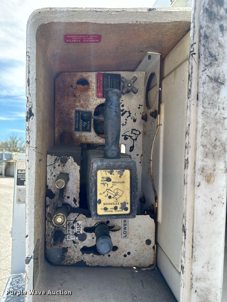 image for item EH6658 2002 Ford F450 Super Duty XL bucket truck