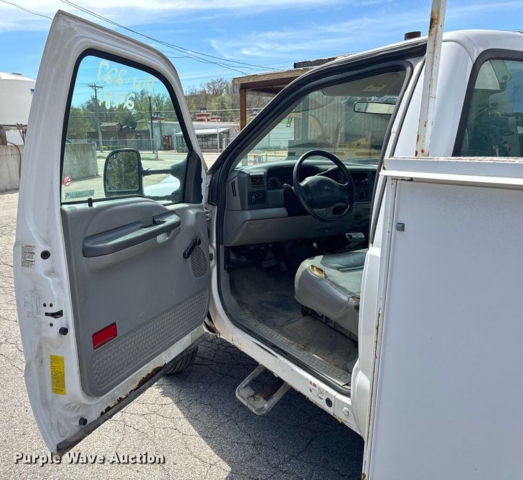 image for item EH6658 2002 Ford F450 Super Duty XL bucket truck