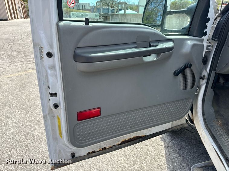 image for item EH6658 2002 Ford F450 Super Duty XL bucket truck