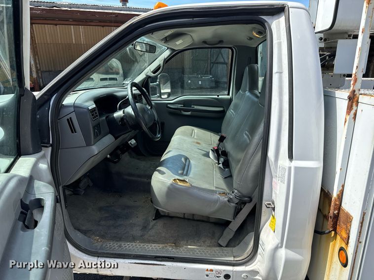 image for item EH6658 2002 Ford F450 Super Duty XL bucket truck