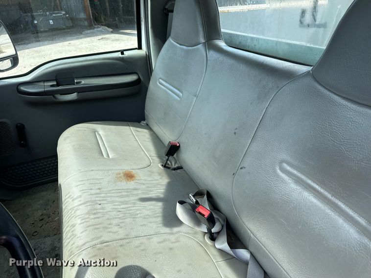 image for item EH6658 2002 Ford F450 Super Duty XL bucket truck