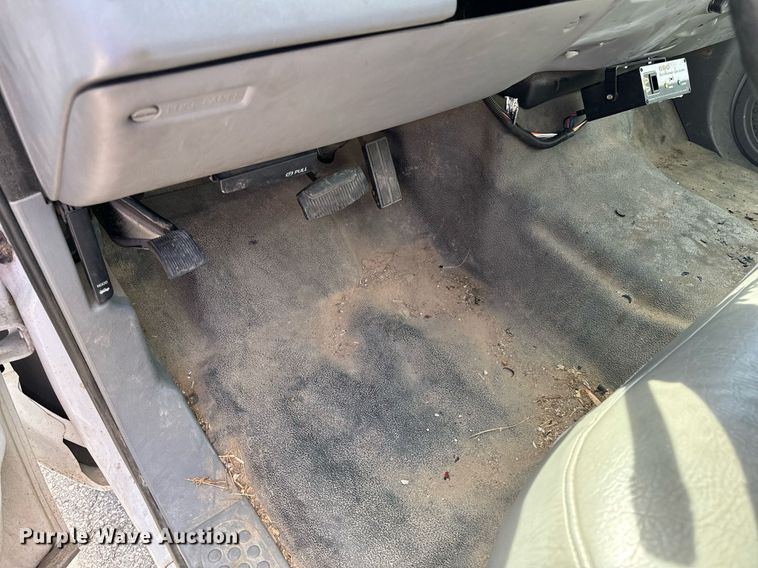 image for item EH6658 2002 Ford F450 Super Duty XL bucket truck