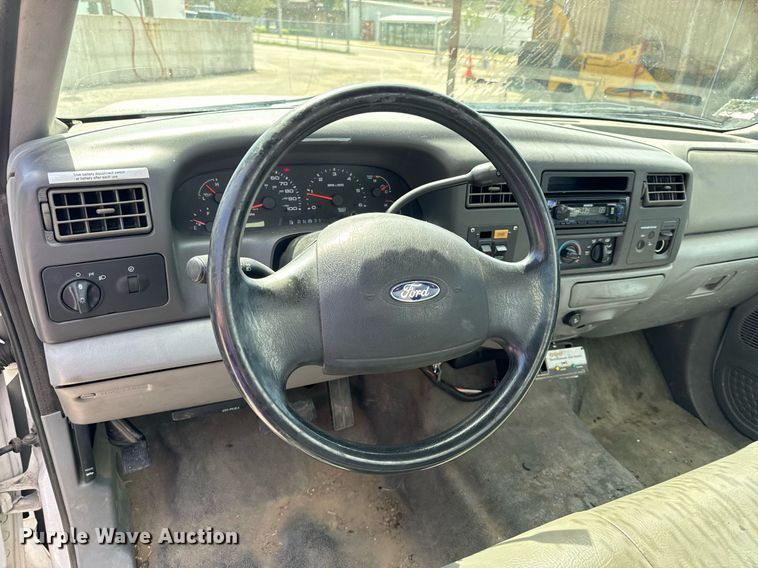 image for item EH6658 2002 Ford F450 Super Duty XL bucket truck