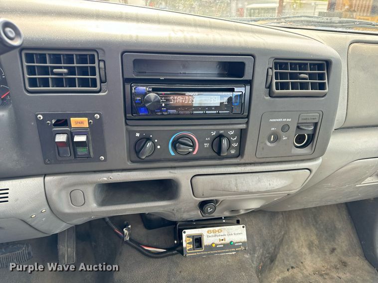 image for item EH6658 2002 Ford F450 Super Duty XL bucket truck