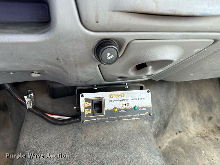 image for item EH6658 2002 Ford F450 Super Duty XL bucket truck